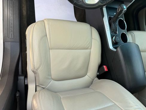 Used 2013 Ford Explorer XLT image 24