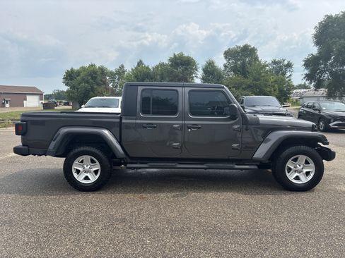Used 2022 Jeep Gladiator Sport AWD/4WD image 2