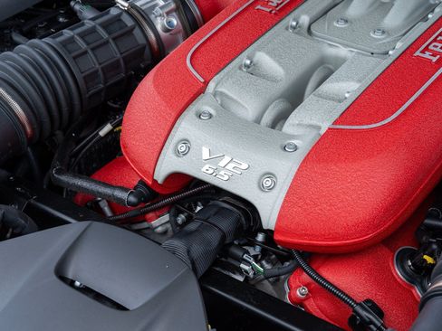 Used 2019 Ferrari 812 Superfast RWD image 24