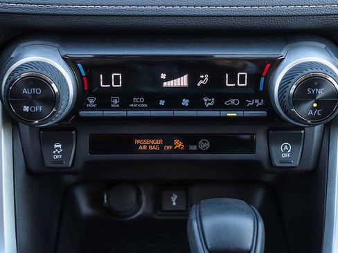 Used 2022 Toyota RAV4 XLE image 18