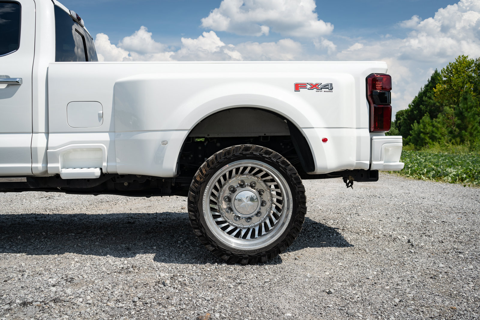 Used 2024 Ford F450 Platinum w/ FX4 Off-Road Package AWD/4WD image 17