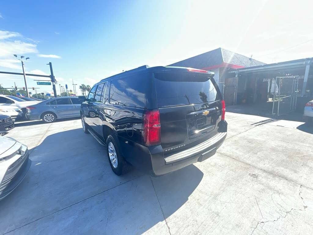 Used 2016 Chevrolet Suburban LT RWD image 2