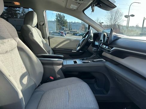 Certified 2024 Toyota Sienna LE image 18