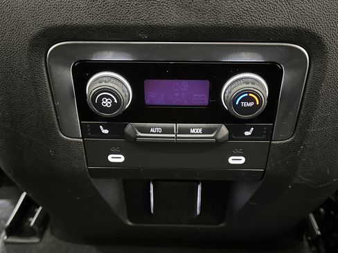 Used 2021 Chevrolet Tahoe Premier w/ Premium Package image 27