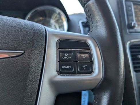 Used 2016 Chrysler Town & Country Touring image 15