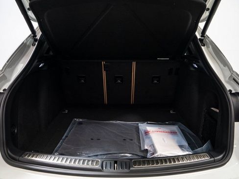 New 2026 Porsche Macan image 33