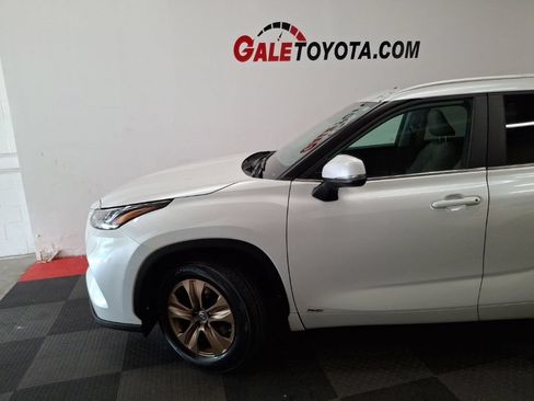 Used 2023 Toyota Highlander Bronze Edition AWD/4WD image 5