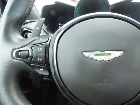 Used 2023 Aston Martin DBS Coupe image 11