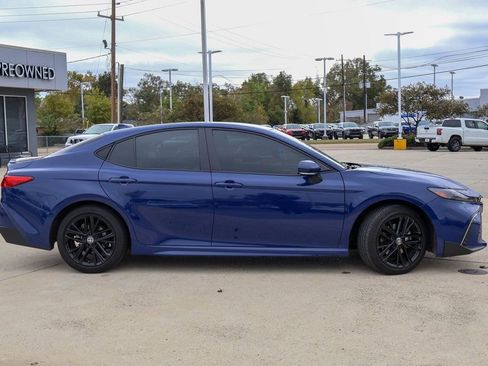 Used 2025 Toyota Camry SE image 21