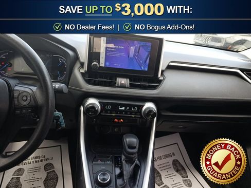 Used 2025 Toyota RAV4 LE AWD/4WD image 20