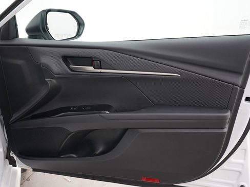Used 2025 Toyota Camry SE AWD/4WD image 9