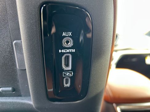 New 2026 Chrysler Pacifica Pinnacle image 13