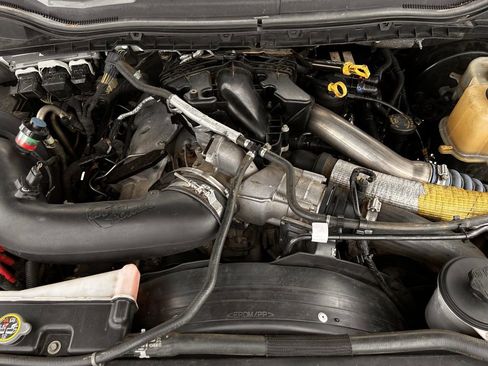 Used 2018 Ford F250 Lariat w/ Chrome Package image 31