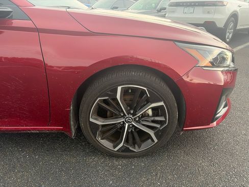 Used 2024 Nissan Altima 2.5 SR FWD image 9