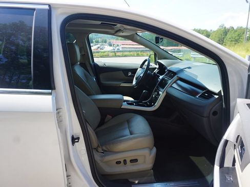 Used 2014 Ford Edge Limited w/ Equipment Group 301A FWD image 16