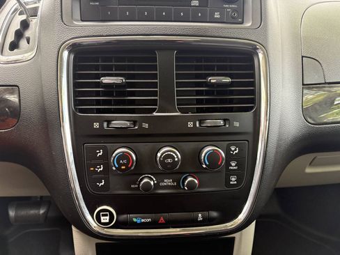 Used 2013 Dodge Grand Caravan SXT FWD image 19