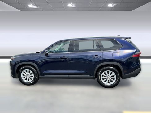 Used 2025 Toyota Grand Highlander FWD image 2