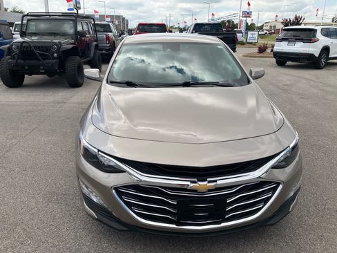 Used 2024 Chevrolet Malibu LT FWD image 2