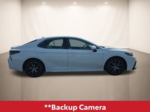 Used 2024 Toyota Camry SE image 4