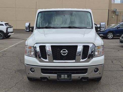 Used 2018 Nissan NV 3500 SL RWD image 11