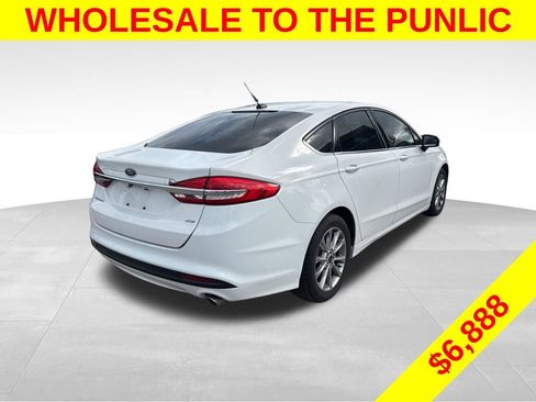 Used 2017 Ford Fusion SE image 4