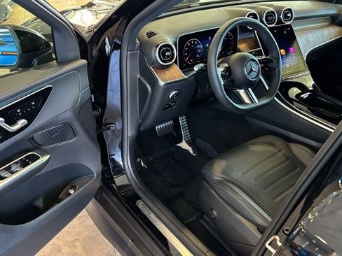 Used 2025 Mercedes-Benz GLC 300 image 9