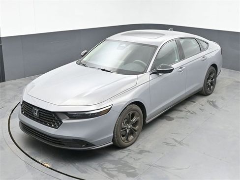 Used 2025 Honda Accord SE image 15