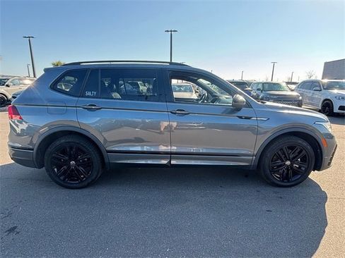 Used 2022 Volkswagen Tiguan SE R-Line image 16