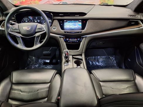 Used 2018 Cadillac XT5 Platinum w/ Driver Assist Package AWD/4WD image 16