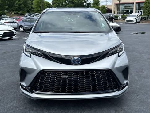 Used 2025 Toyota Sienna XSE AWD/4WD image 9