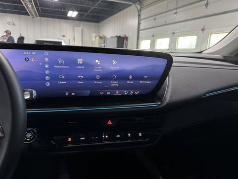 Certified 2025 Buick Envision Preferred AWD/4WD image 16