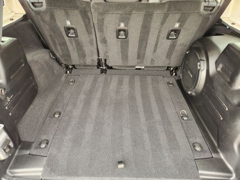 Used 2018 Jeep Wrangler Unlimited Rubicon image 34