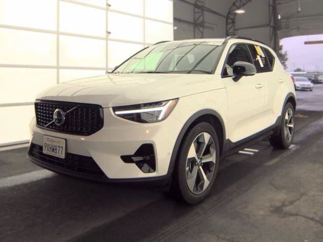 Used 2026 Volvo XC40 B5 Plus AWD/4WD image 3