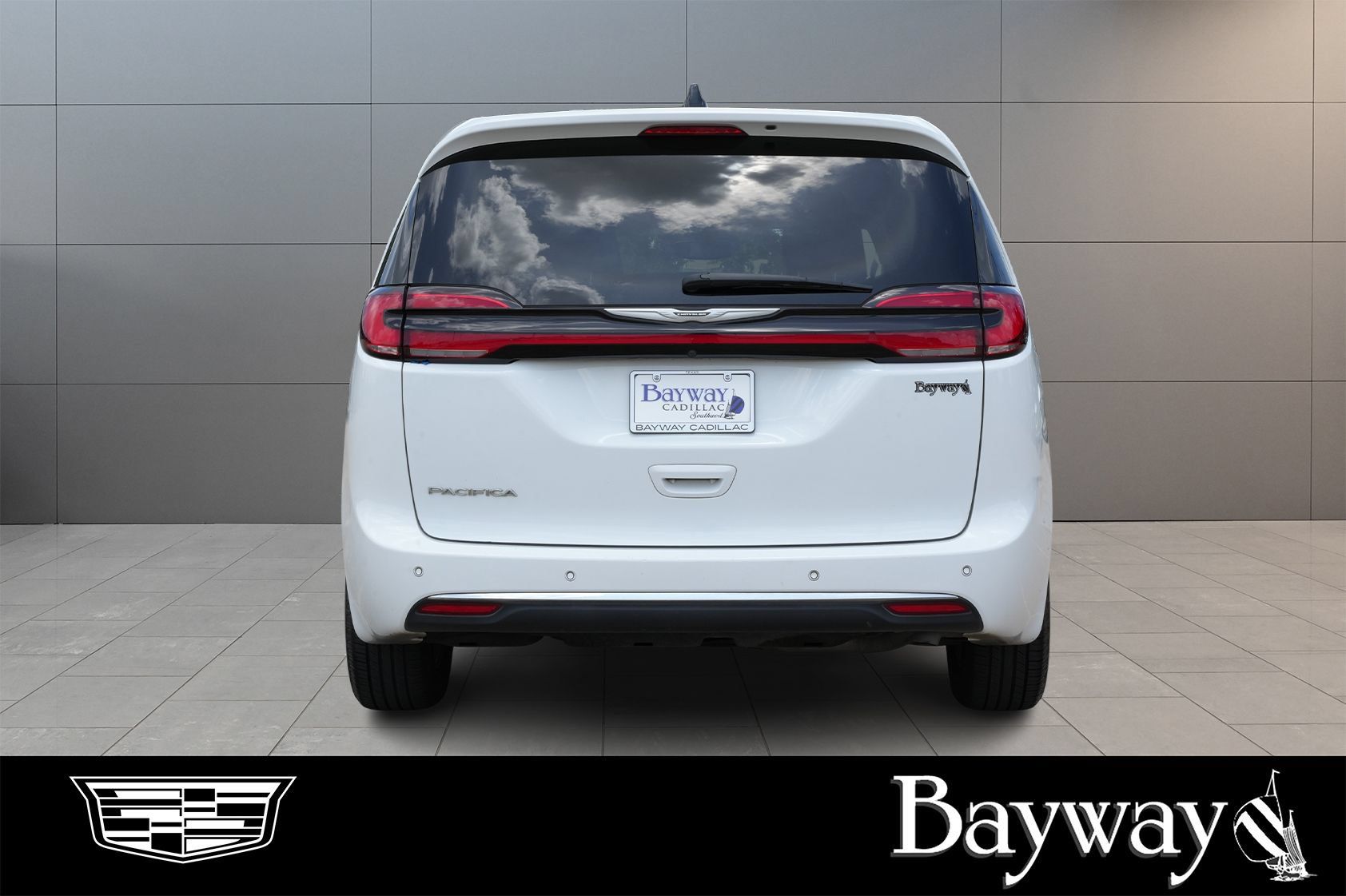 Used 2023 Chrysler Pacifica Touring-L FWD image 7