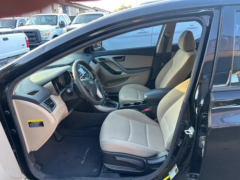 Used 2014 Hyundai Elantra SE w/ Option Group 02 FWD image 9