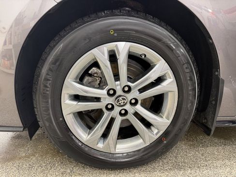 Certified 2021 Toyota Sienna Platinum image 35