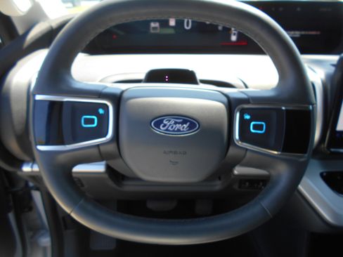 Certified 2025 Ford Expedition Active RWD image 4