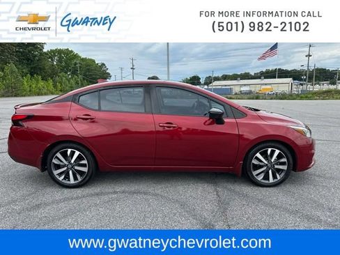 Used 2020 Nissan Versa SR w/ Convenience Package FWD image 4