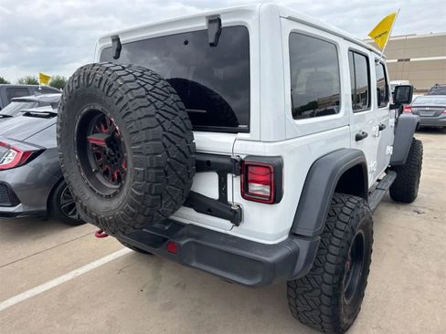 Used 2018 Jeep Wrangler Unlimited Rubicon AWD/4WD image 3