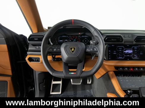 Used 2025 Lamborghini Urus S AWD/4WD image 16