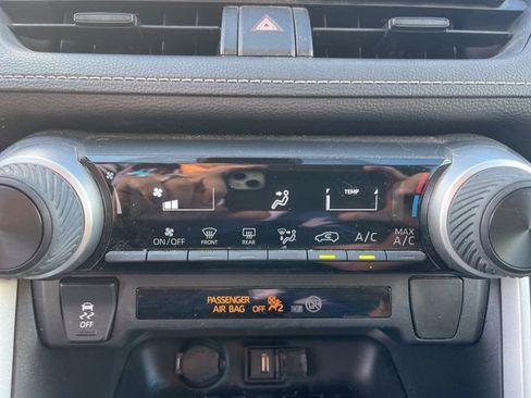 Used 2021 Toyota RAV4 LE image 21