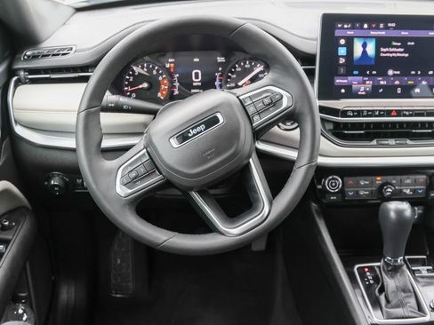 Used 2025 Jeep Compass Limited AWD/4WD image 18