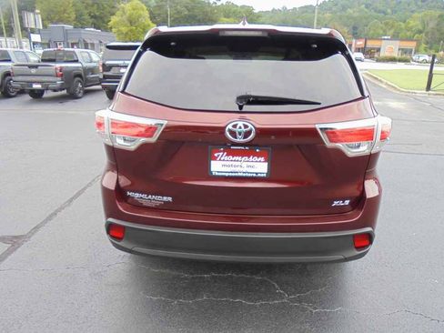 Used 2014 Toyota Highlander XLE FWD image 4