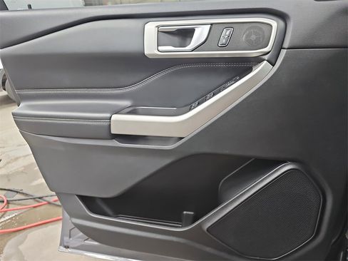 Used 2022 Ford Explorer XLT image 27