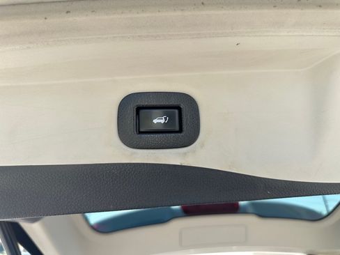Used 2018 Nissan Rogue SV AWD/4WD image 11