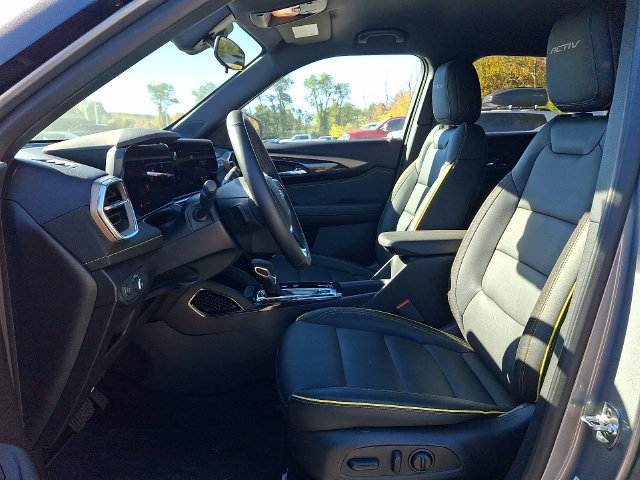Used 2025 Chevrolet TrailBlazer ACTIV w/ Driver Confidence Package AWD/4WD image 2