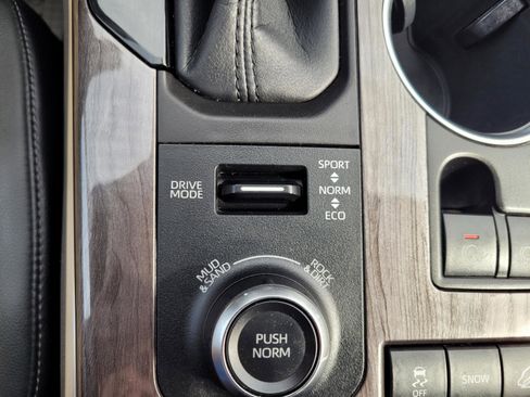 Used 2020 Toyota Highlander Limited image 23