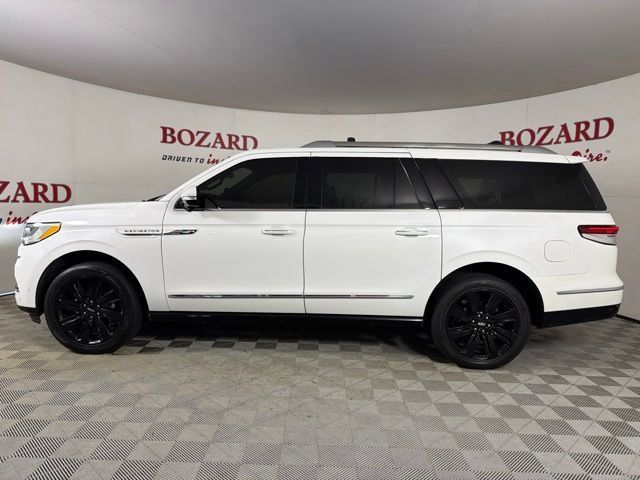 Used 2022 Lincoln Navigator L Reserve AWD/4WD image 8
