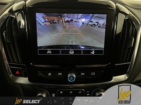 Used 2023 Chevrolet Traverse LT FWD image 14