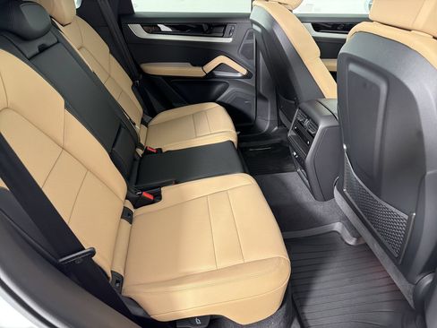 Used 2026 Porsche Cayenne AWD/4WD image 30